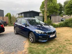 Blau Gebraucht 2018 BMW 225 Active Tourer iPerformance Van / Kleinbus | 17.500 € (Fairer Preis)