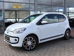 Weiß Gebraucht 2015 VW up! CLUB Kleinwagen | 7.447 € (Etwas zu teuer)
