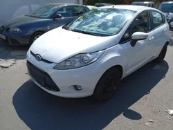 Weiß Gebraucht 2012 Ford Fiesta Kleinwagen | 2.490 €