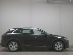 Mythosschwarz metallic Gebraucht 2020 Audi e-tron Basis SUV | 22.480 € (Teuer)