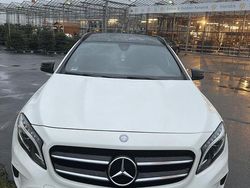 Weiß Gebraucht 2016 Mercedes GLA200 Style SUV | 20.599 €