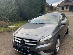 Grau Gebraucht 2013 Mercedes A180 Urban Limousine | 11.800 € (Guter Preis)
