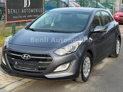Grau Gebraucht 2017 Hyundai i30 Trend Limousine | 8.890 € (Guter Preis)
