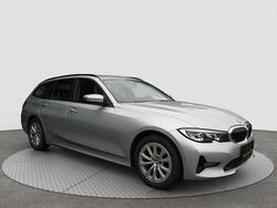 Glaciersilber metallic (metallic) Gebraucht 2021 BMW 320 Sport Line Kombi | 22.990 € (Guter Preis)
