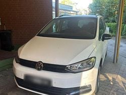 Weiß Gebraucht 2020 VW Touran Comfortline Van / Kleinbus | 13.300 € (Guter Preis)