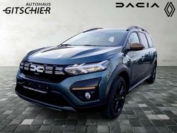 Zedergrün (grün) Gebraucht 2024 Dacia Jogger Extreme Van / Kleinbus | 19.800 € (Fairer Preis)