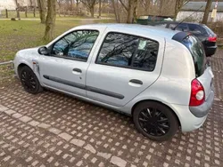 Silber Gebraucht 2002 Renault Clio II Limousine | 1.950 € (Fairer Preis)