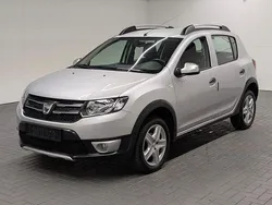 Silber (platingrau met.) Gebraucht 2013 Dacia Sandero Prestige Kleinwagen | 8.440 € (Fairer Preis)