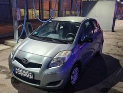 Grau Gebraucht 2010 Toyota Yaris Basis Kleinwagen | 3.500 € (Etwas zu teuer)