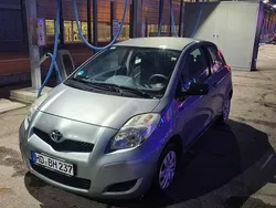 Grau Gebraucht 2010 Toyota Yaris Basis Kleinwagen | 3.500 € (Etwas zu teuer)