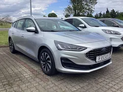 Silber Gebraucht 2023 Ford Focus Titanium Limousine | 19.900 € (Guter Preis)