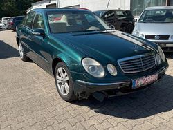 Grün Gebraucht 2002 Mercedes E220 Elegance Limousine | 2.150 € (Superpreis)