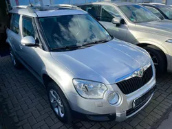 Silber Gebraucht 2012 Skoda Yeti Elegance SUV | 9.890 € (Etwas zu teuer)