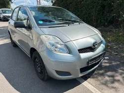 Grau Gebraucht 2009 Toyota Yaris Limousine | 2.790 € (Fairer Preis)