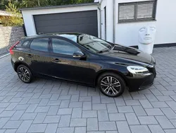 Schwarz Gebraucht 2017 Volvo V40 Momentum Kombi | 13.500 € (Fairer Preis)