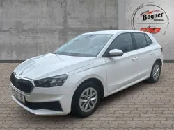 Weiß Gebraucht 2023 Skoda Fabia Ambition Limousine | 17.990 € (Guter Preis)
