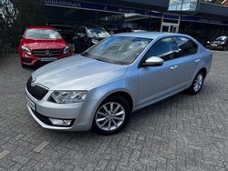 Silber Gebraucht 2014 Skoda Octavia Ambition Limousine | 10.690 € (Guter Preis)