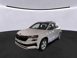 Moonweiss metallic Gebraucht 2022 Skoda Karoq SportLine SUV | 31.970 € (Teuer)