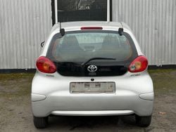 Silber Gebraucht 2006 Toyota Aygo City Kleinwagen | 1.500 € (Fairer Preis)