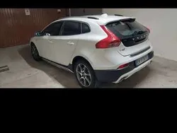 Gebraucht 2014 Volvo V40 CC Momentum Kombi | 5.800 € (Teuer)