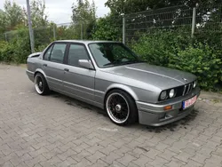 Silber Gebraucht 1987 BMW 325 Performance Limousine | 28.500 €