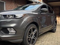 Grau Gebraucht 2017 Ford Kuga ST-Line SUV | 15.400 € (Fairer Preis)