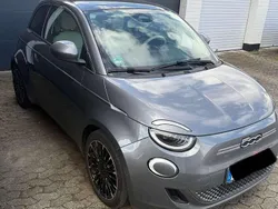 Grau Gebraucht 2021 Fiat 500e Limousine | 19.990 € (Fairer Preis)