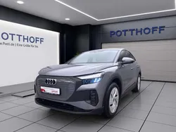 Grau Gebraucht 2022 Audi Q4 Sportback e-tron Basis SUV | 26.750 € (Fairer Preis)
