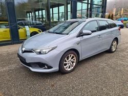 Cement grey Gebraucht 2018 Toyota Auris Hybrid Kombi | 9.990 € (Guter Preis)