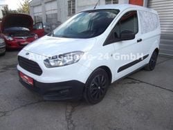 Weiß Gebraucht 2016 Ford Transit Basis Van / Kleinbus | 7.499 € (Fairer Preis)