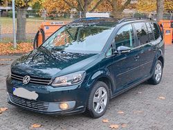 Grau Gebraucht 2011 VW Touran Van / Kleinbus | 8.200 € (Etwas zu teuer)