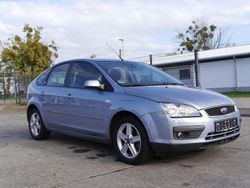 Blau Gebraucht 2006 Ford Focus Ghia Limousine | 4.980 € (Etwas zu teuer)