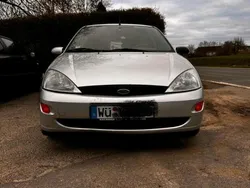 Silber Gebraucht 2000 Ford Focus Kleinwagen | 2.300 € (Etwas zu teuer)