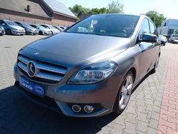 Grau Gebraucht 2013 Mercedes B200 Van / Kleinbus | 10.980 € (Fairer Preis)