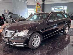 Schwarz Gebraucht 2011 Mercedes E200 Elegance Limousine | 4.995 € (Etwas zu teuer)