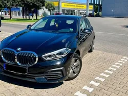 Schwarz Gebraucht 2020 BMW 118 Advantage Kleinwagen | 18.000 € (Fairer Preis)