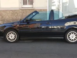 Schwarz Gebraucht 1999 VW Golf Cabriolet Highline Cabrio | 2.500 € (Superpreis)