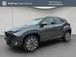Grau Neu 2025 Toyota Yaris Hybrid | 30.990 € (Etwas zu teuer)