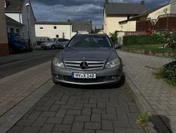 Schwarz Gebraucht 2008 Mercedes 220 Kombi | 5.000 €
