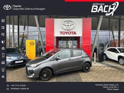 Grau Gebraucht 2016 Toyota Yaris Hybrid Comfort Limousine | 12.990 € (Etwas zu teuer)