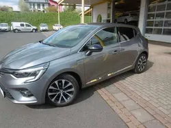 Grau Gebraucht 2023 Renault Clio V Techno Kleinwagen | 17.690 € (Fairer Preis)