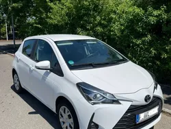 Weiß Gebraucht 2020 Toyota Yaris Comfort Limousine | 11.990 € (Etwas zu teuer)