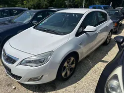 Schneeweiss/olympic/summ white Gebraucht 2009 Opel Astra Edition Kleinwagen | 1.800 € (Fairer Preis)