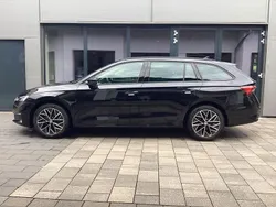Black magic perleffekt Gebraucht 2024 Skoda Octavia Selection Kombi | 33.950 € (Fairer Preis)