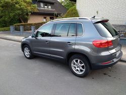 Grau Gebraucht 2015 VW Tiguan Trendline SUV | 11.900 € (Guter Preis)