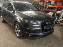 Grau Gebraucht 2007 Audi Q7 SUV | 4.000 €