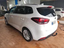 Weiß Gebraucht 2018 Kia Carens Van / Kleinbus | 11.599 € (Etwas zu teuer)