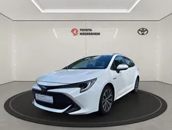 Schneeweiß Gebraucht 2020 Toyota Corolla Team Kombi | 22.888 € (Fairer Preis)