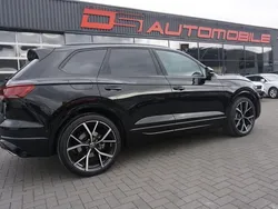 Grenadillschwarz Gebraucht 2025 VW Touareg R-line SUV | 85.990 €