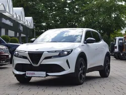 Weiß Gebraucht 2024 Alfa Romeo Junior Edizione Speciale SUV | 29.900 € (Fairer Preis)
